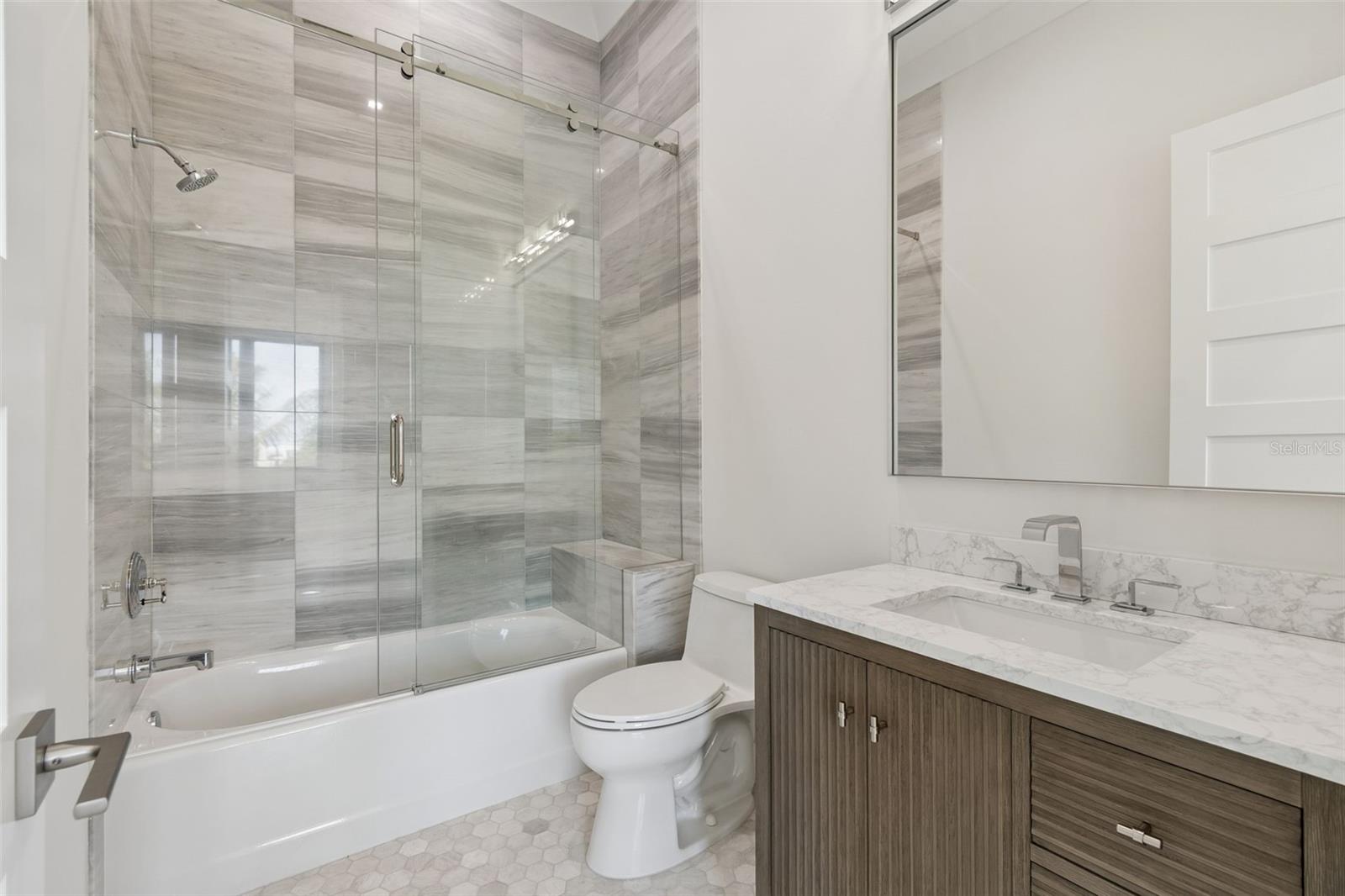 236 HOWARD DR — photo 28
