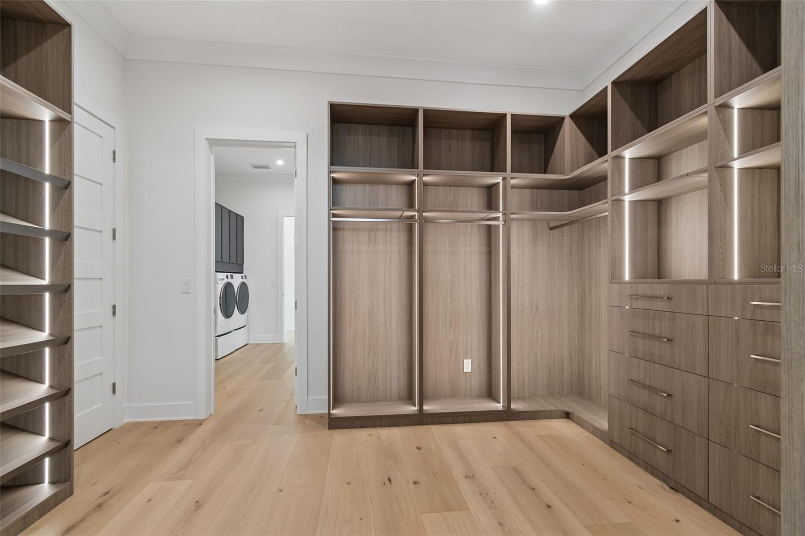 236 HOWARD DR — photo 40