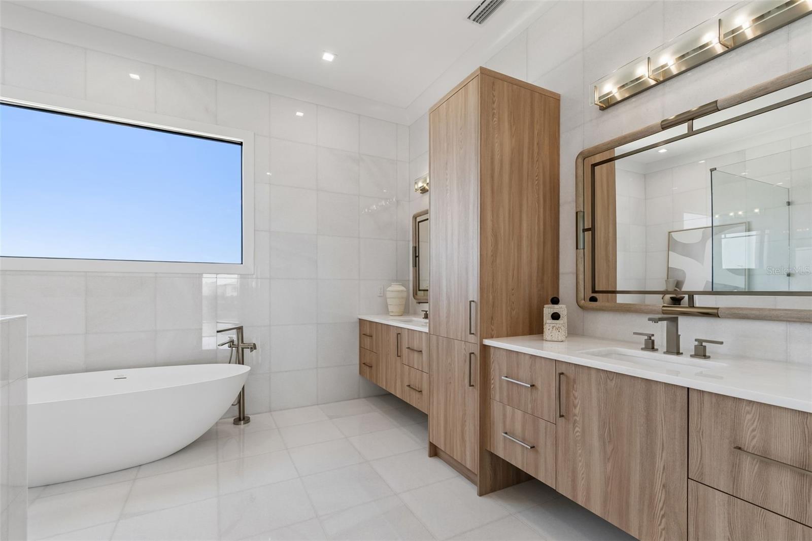 236 HOWARD DR — photo 41