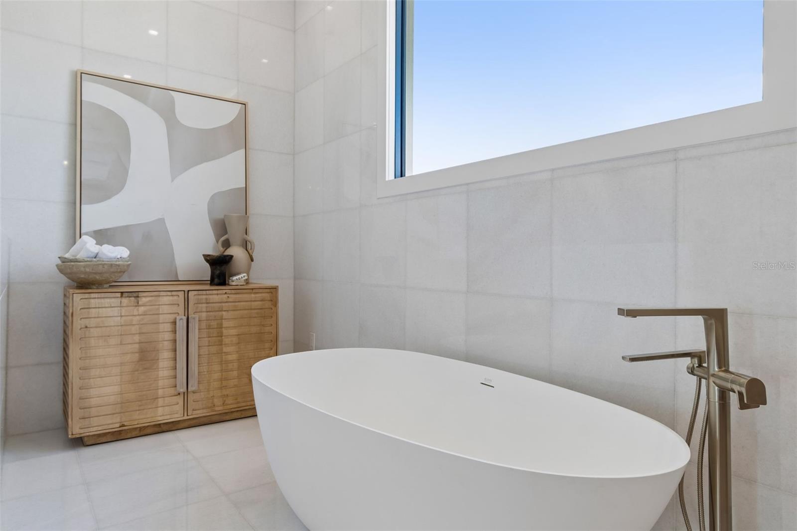 236 HOWARD DR — photo 43