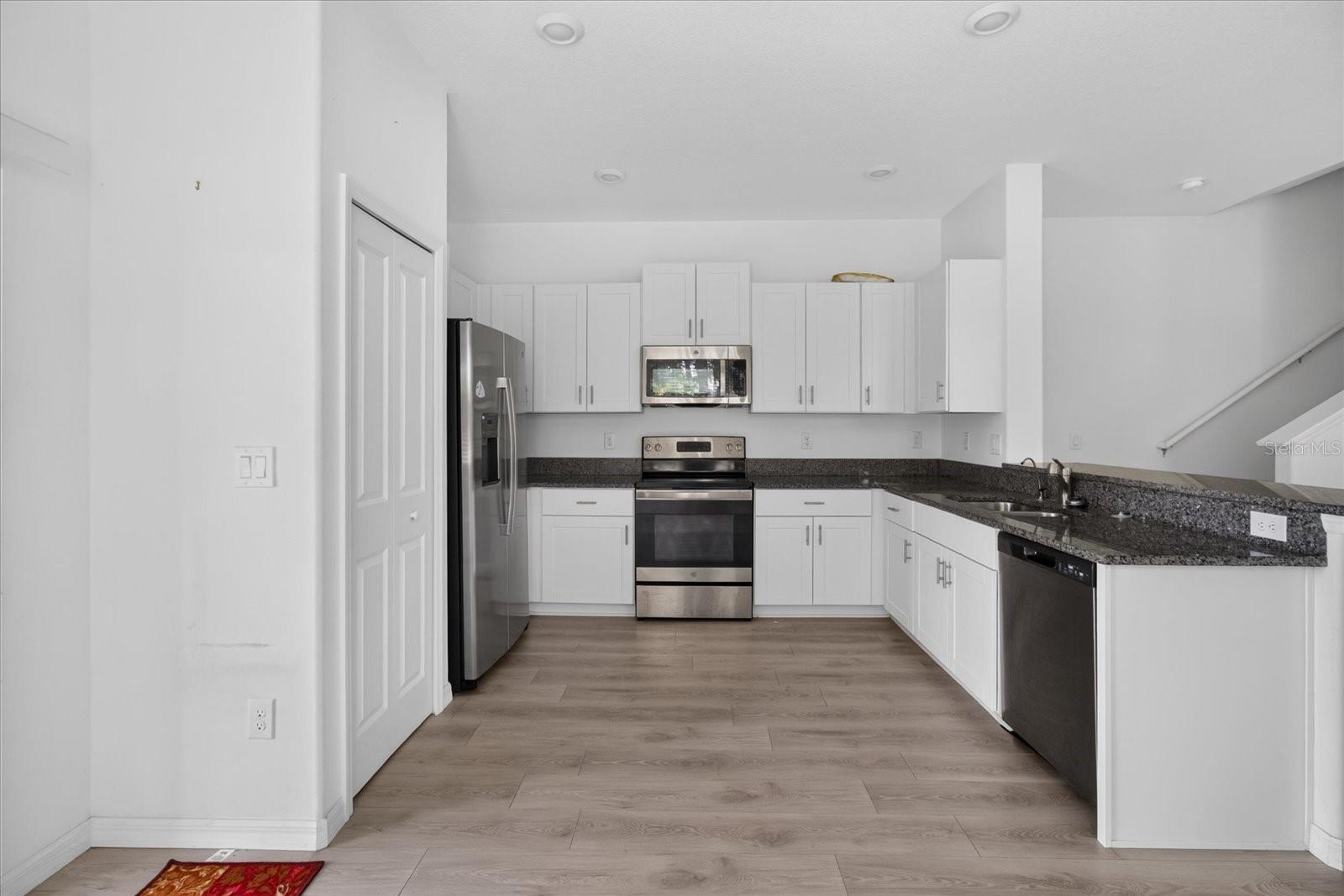 5226 FORUM BLVD — photo 30