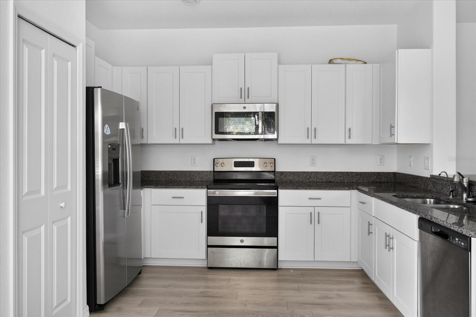 5226 FORUM BLVD — photo 31
