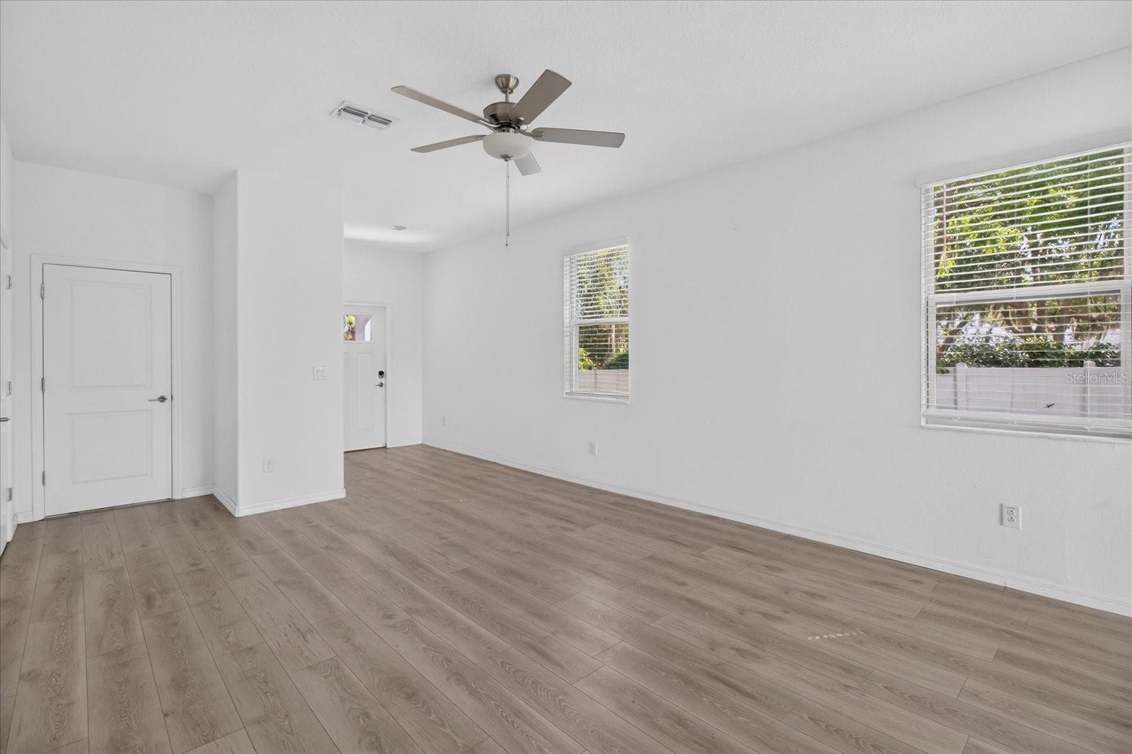 5226 FORUM BLVD — photo 24