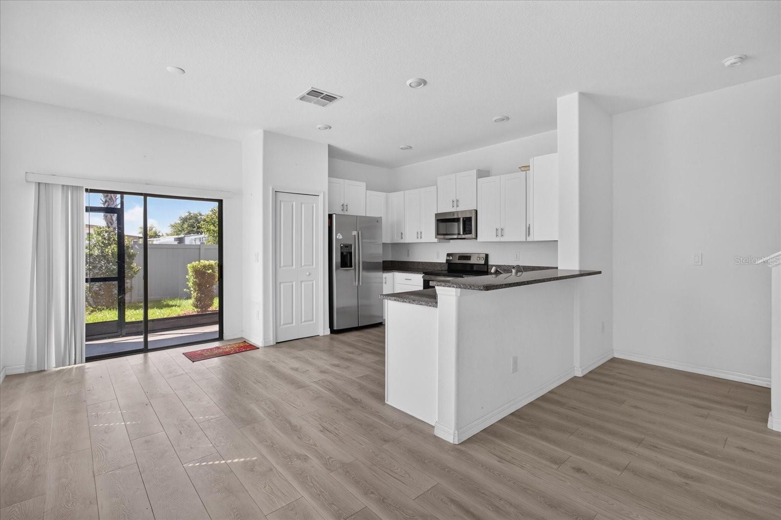 5226 FORUM BLVD — photo 27
