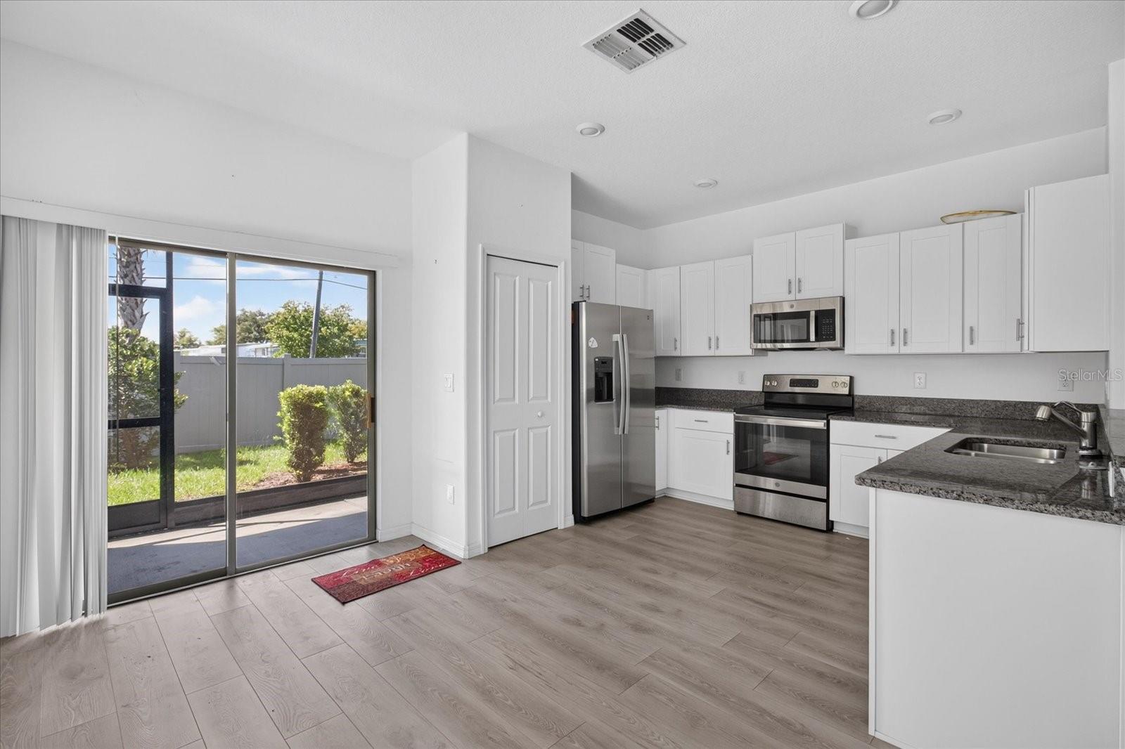 5226 FORUM BLVD — photo 29