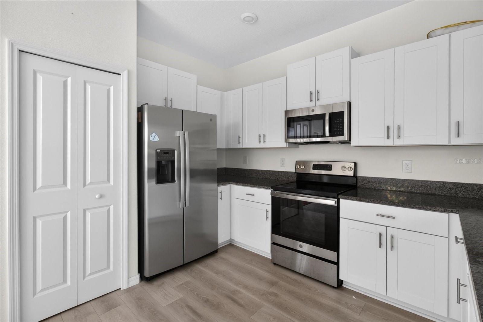 5226 FORUM BLVD — photo 37
