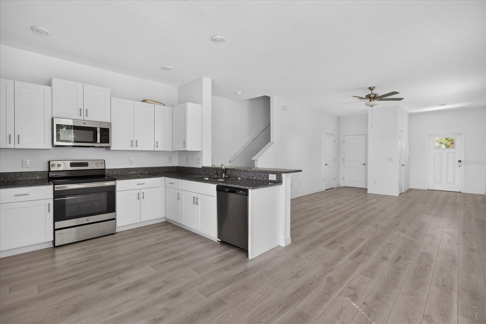 5226 FORUM BLVD — photo 32