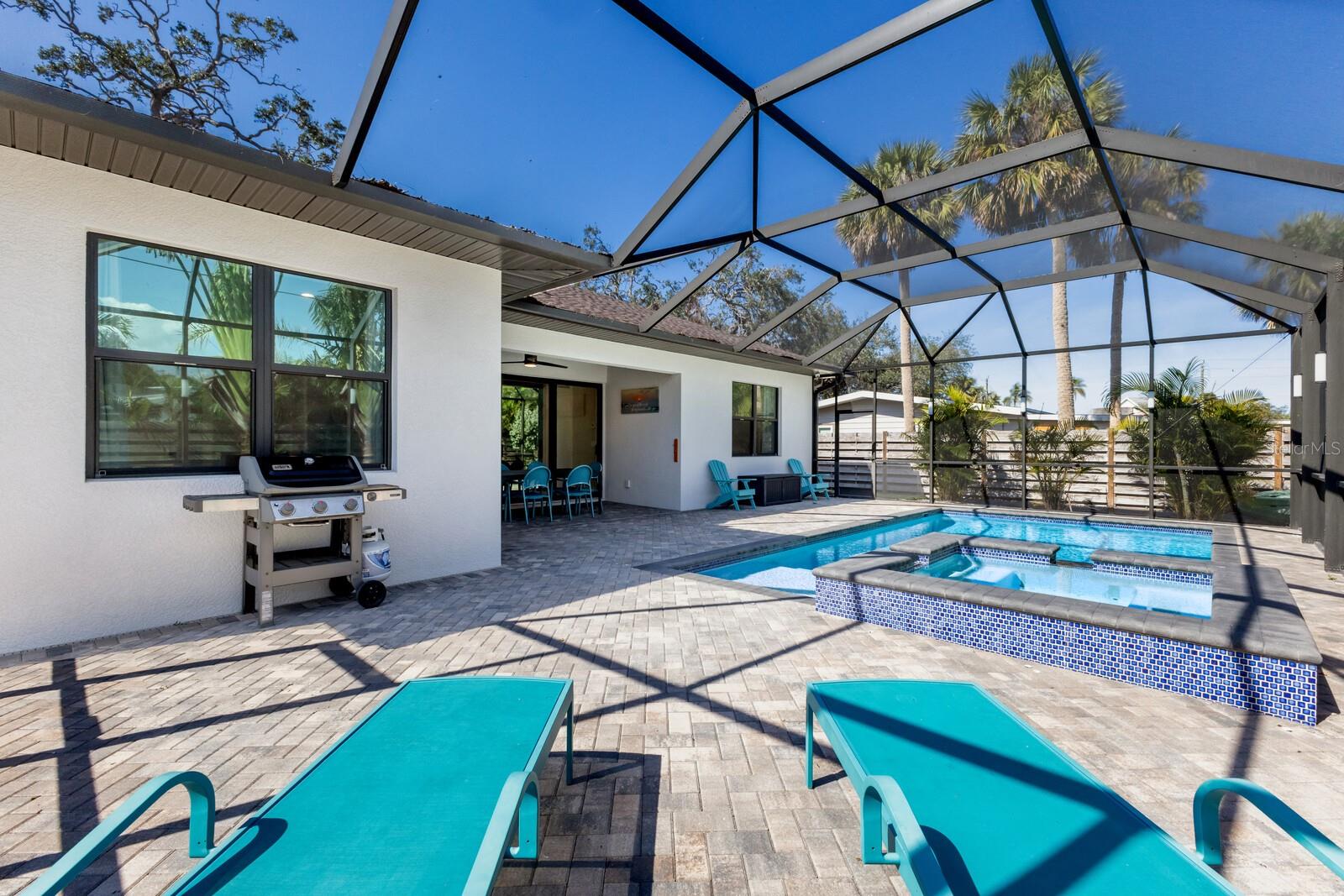 2823 MARSHALL DR — photo 36
