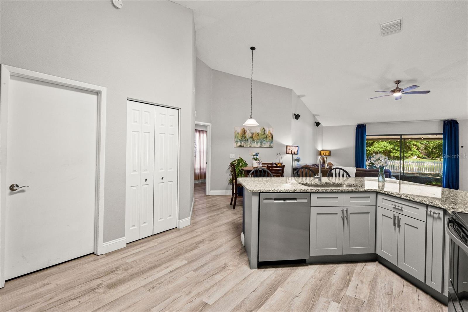 12908 LONGCREST DR — photo 12