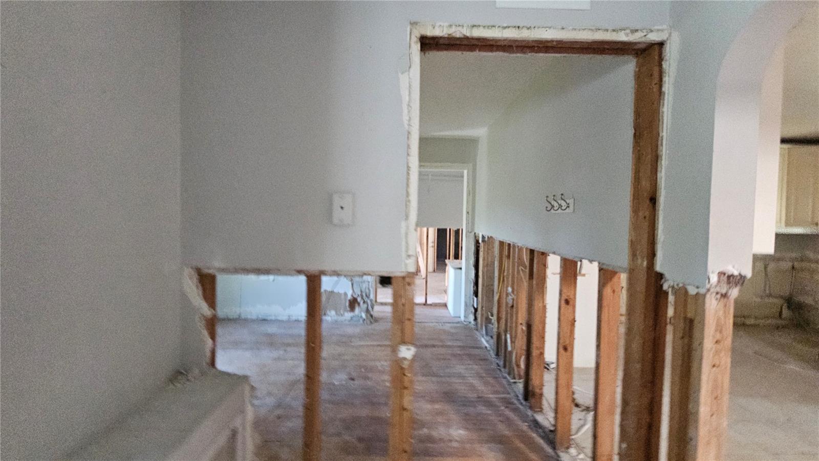 208 48TH AVE N — photo 39
