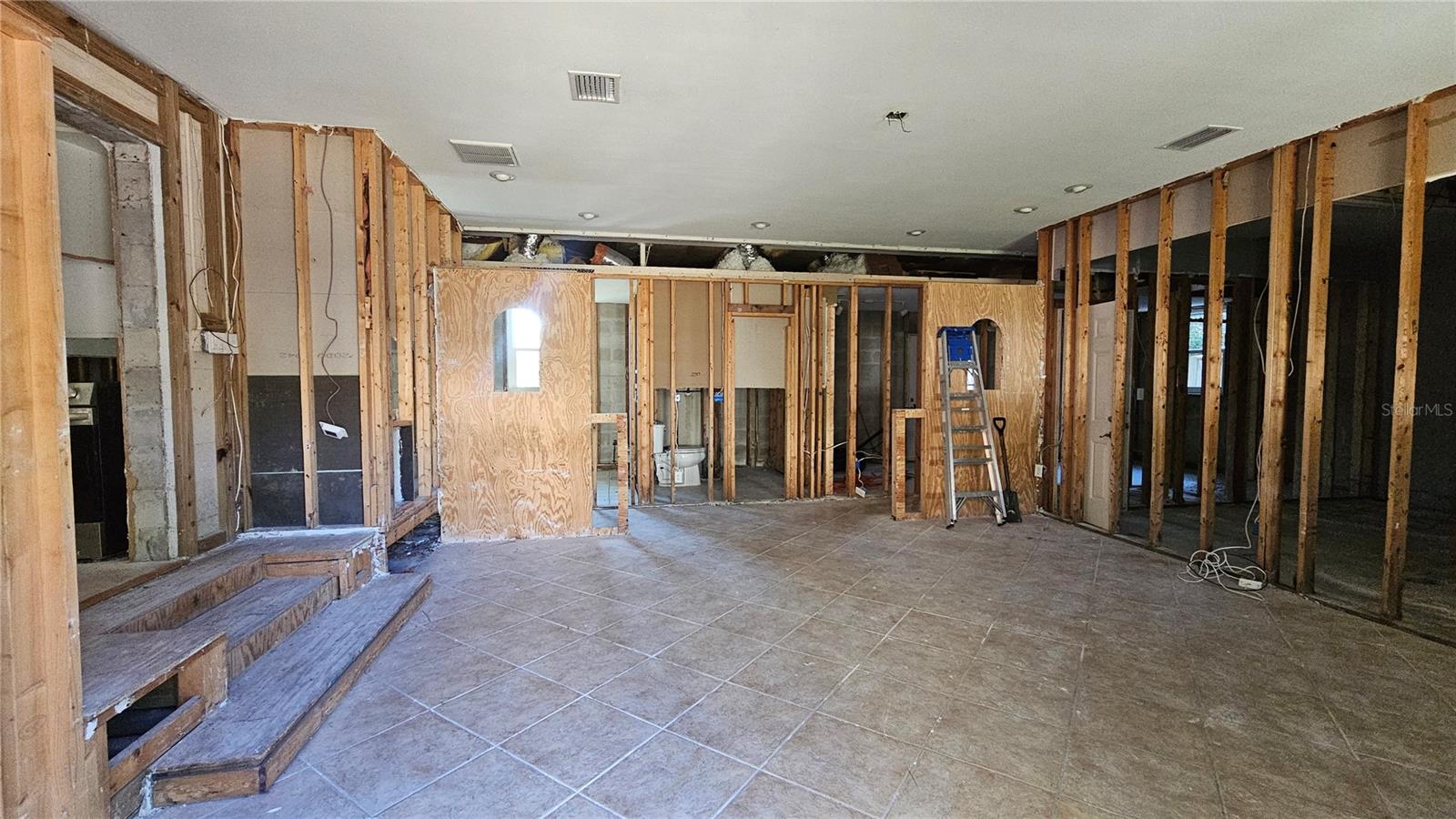 208 48TH AVE N — photo 3