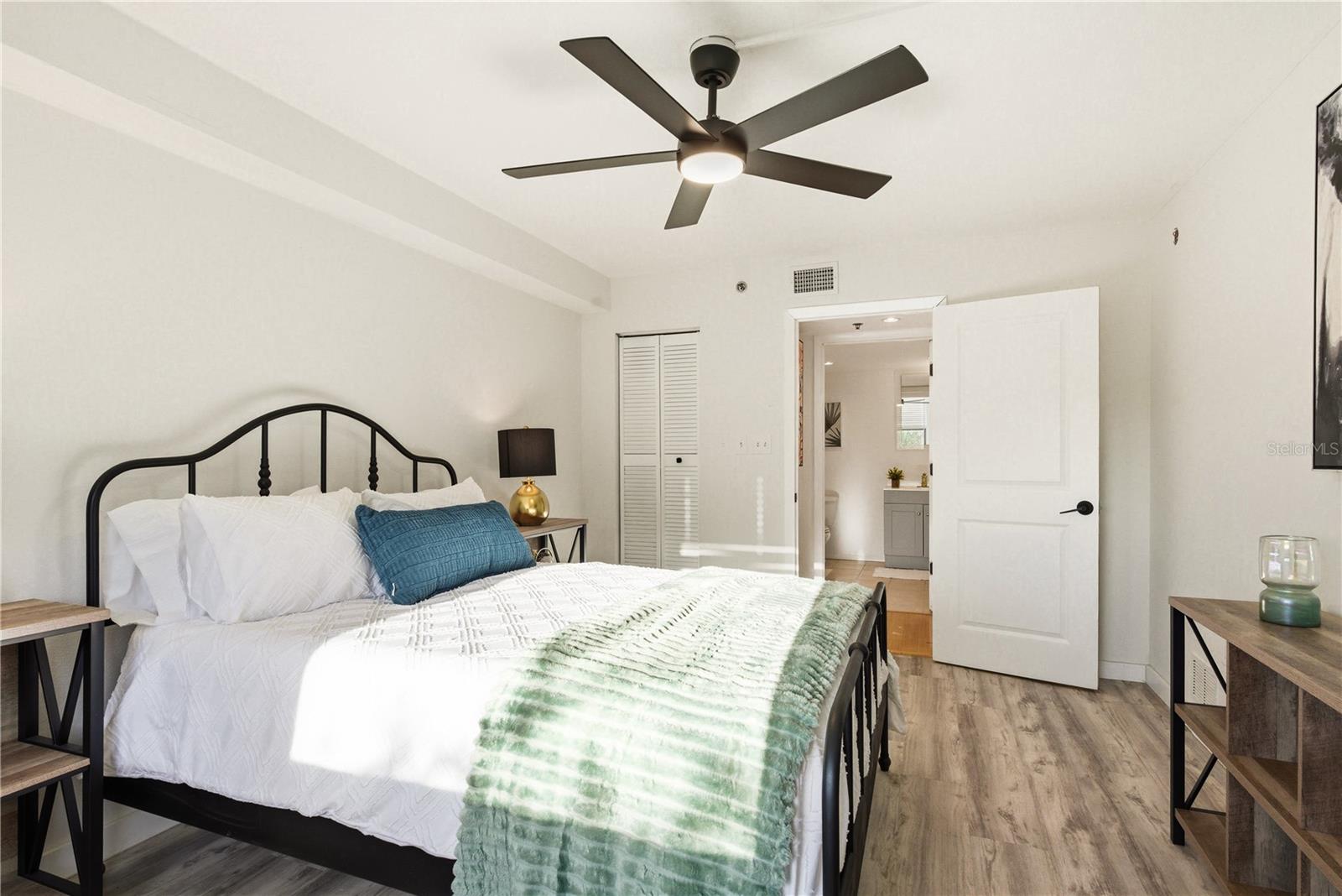 701 S MADISON AVE #420 — photo 20