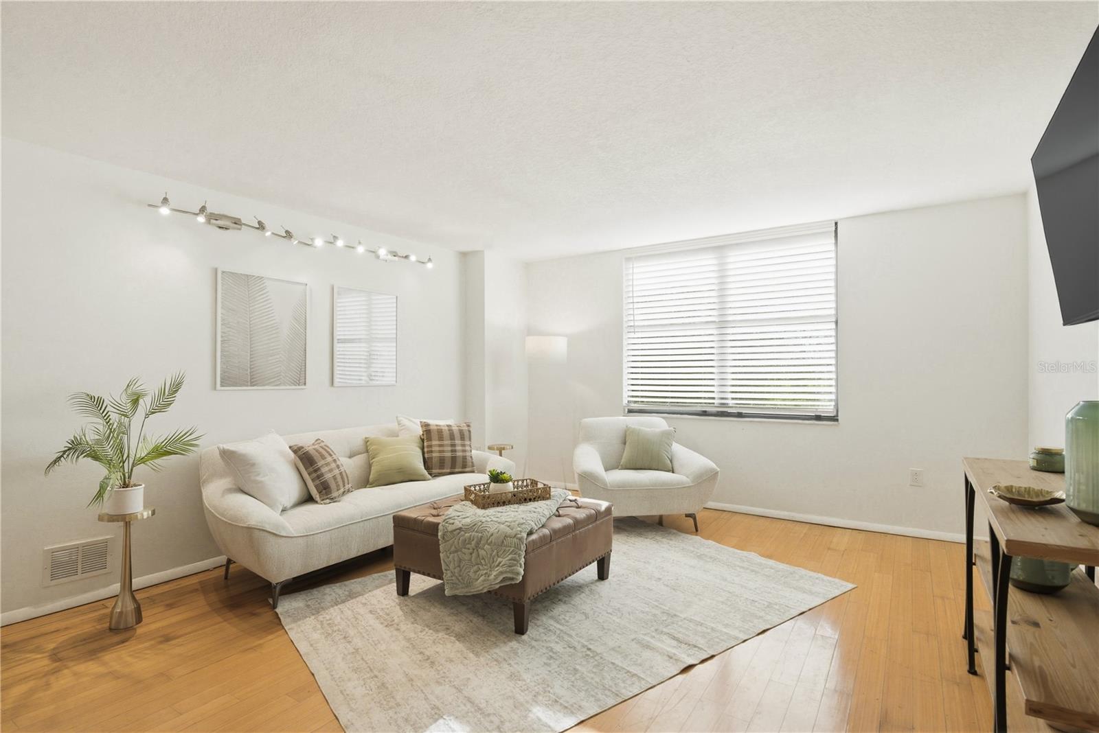 701 S MADISON AVE #420 — photo 3