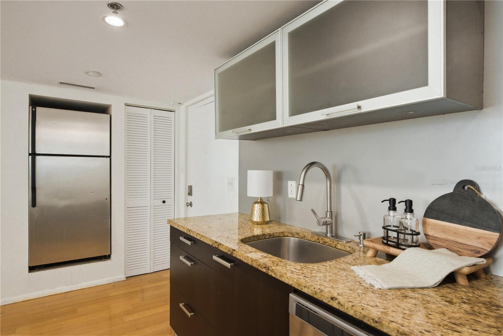 701 S MADISON AVE #420 — photo 18
