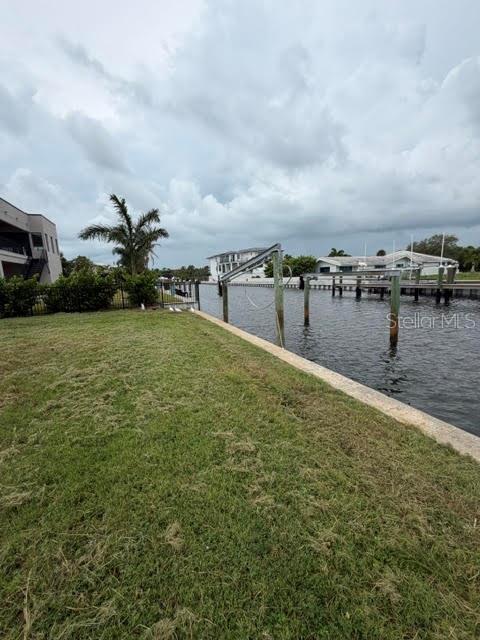 581 ROUNTREE DR — photo 4