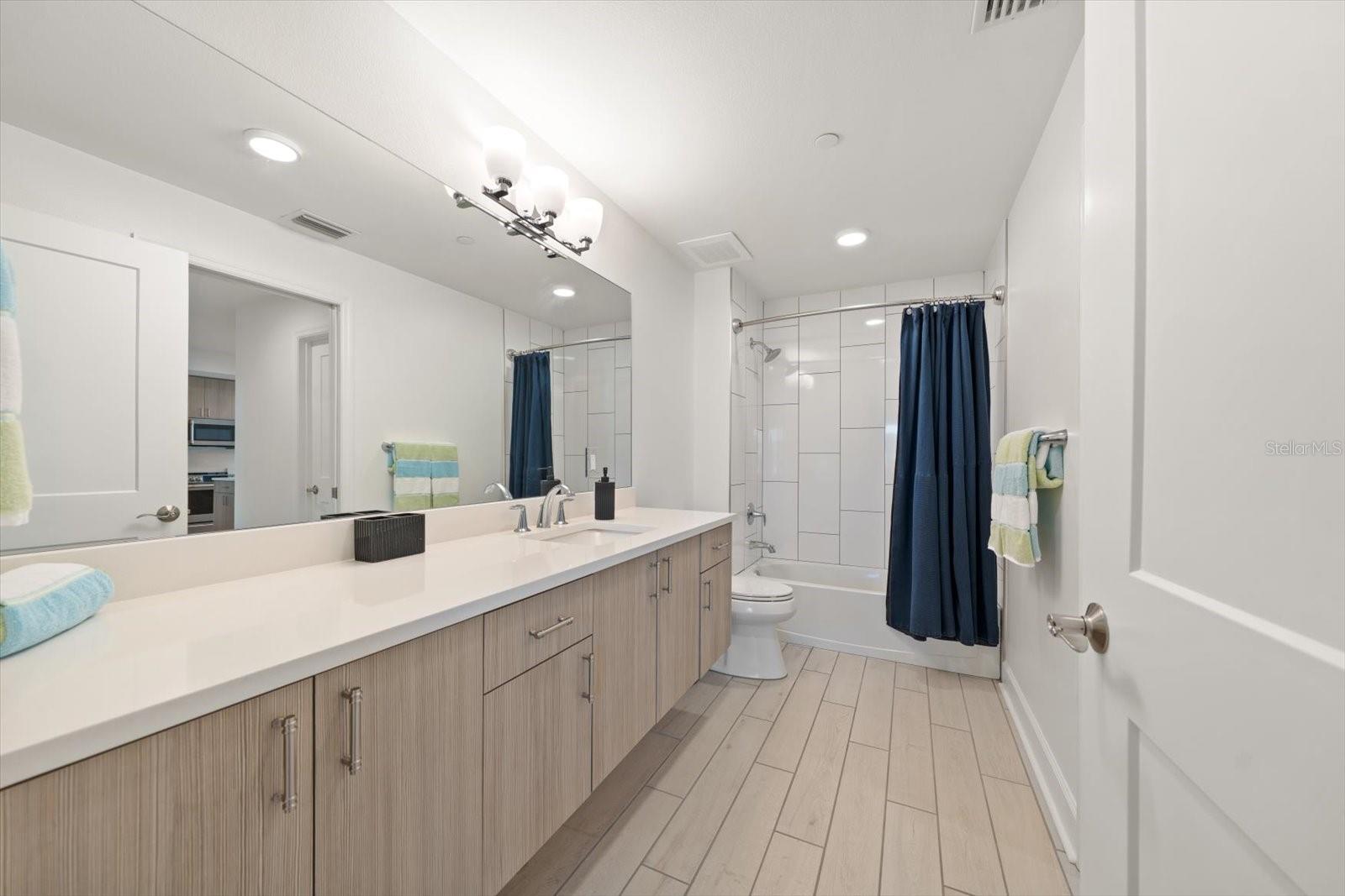 125 ISLAND WAY #402 — photo 20
