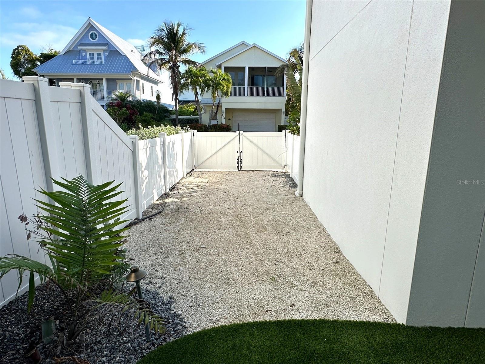 416 ALAMANDA RD — photo 93