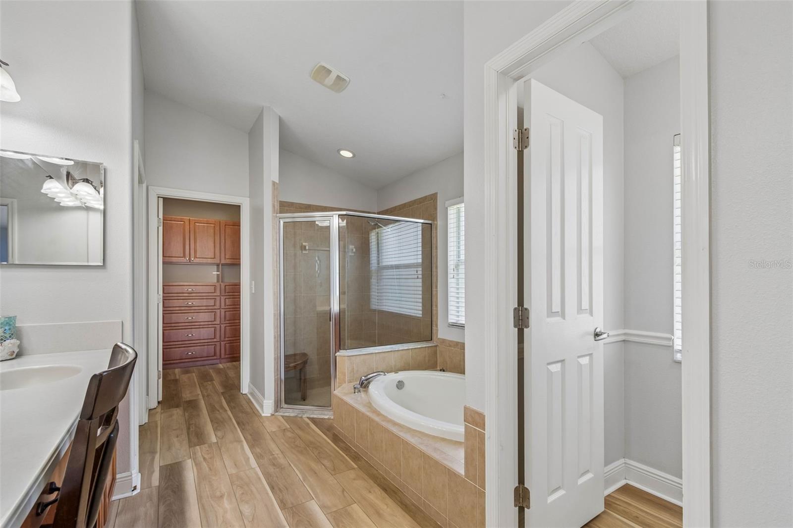 2336 NESSLEWOOD DR — photo 34