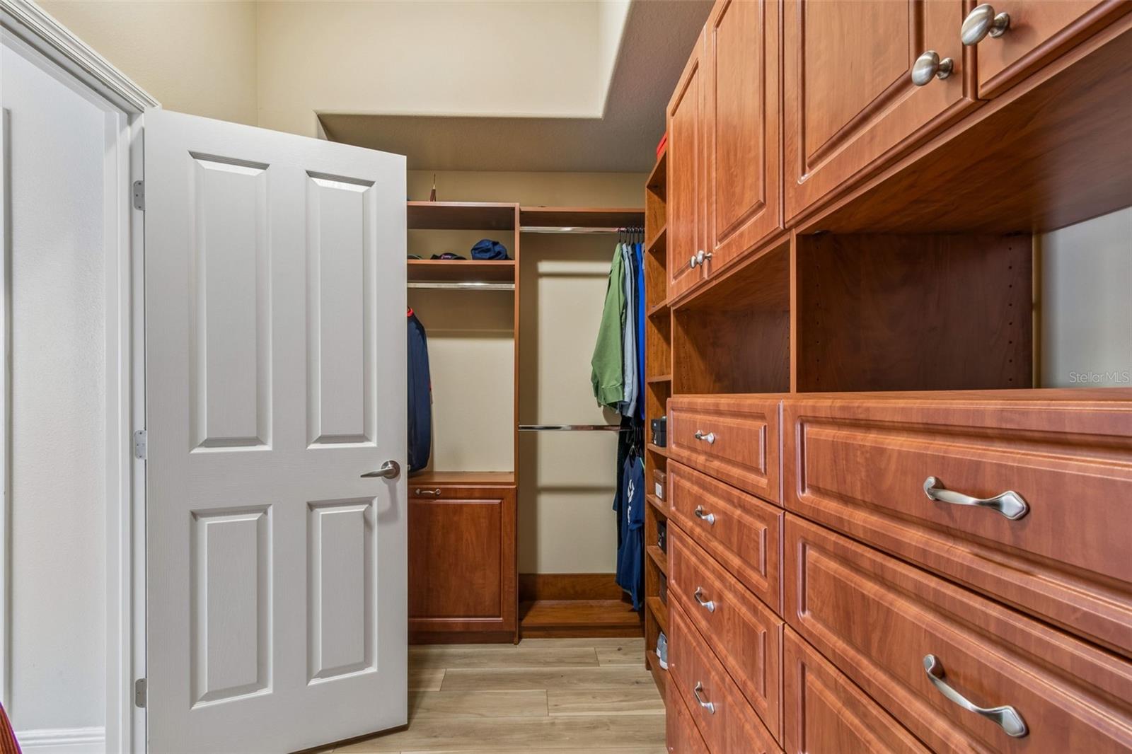 2336 NESSLEWOOD DR — photo 39