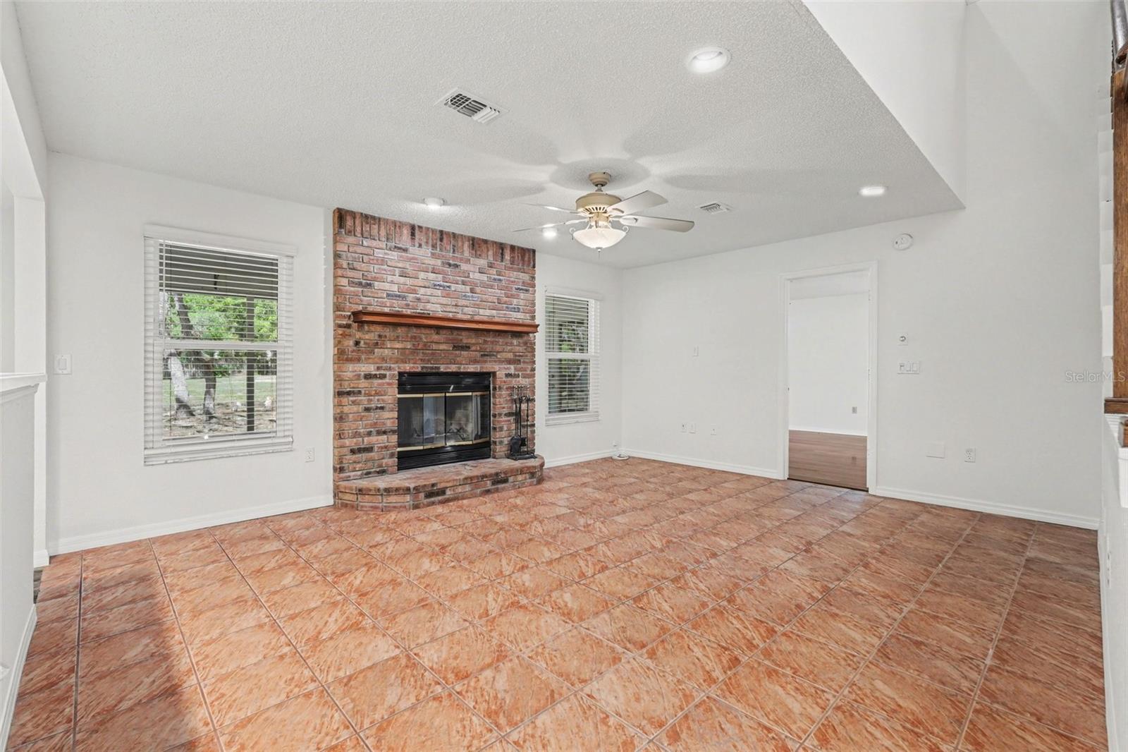 18731 FIRETHORN DR — photo 11