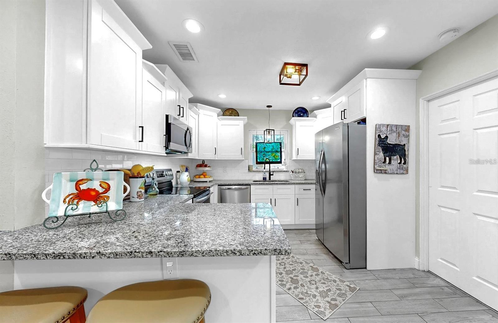 4020 QUEEN ST N — photo 8