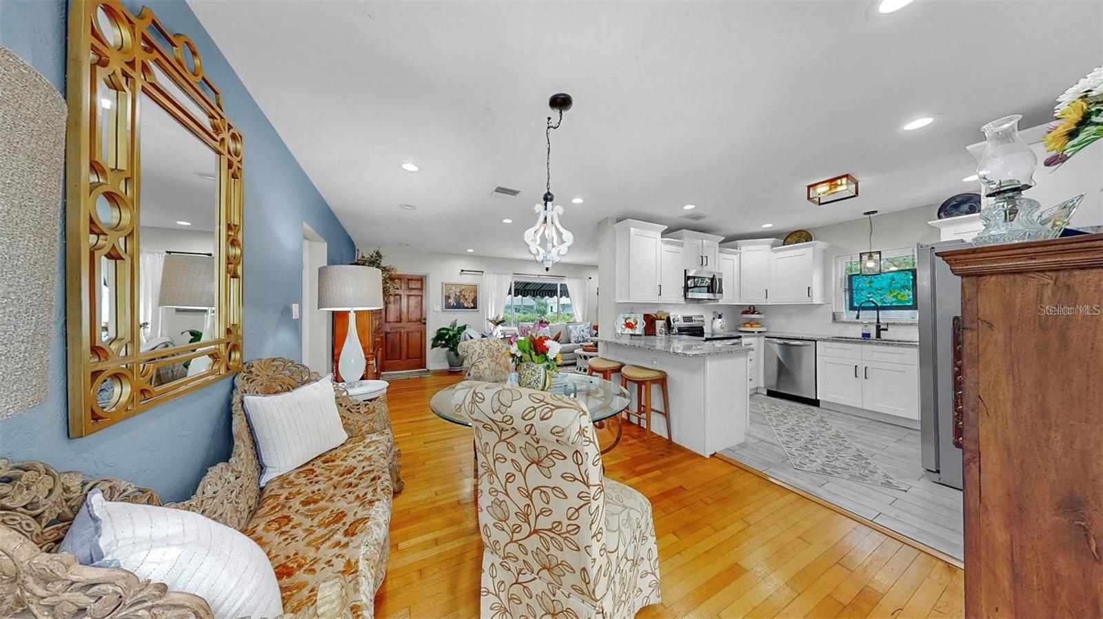 4020 QUEEN ST N — photo 11