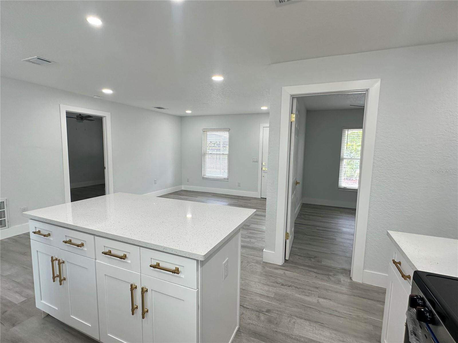 6405 S MANHATTAN AVE — photo 10