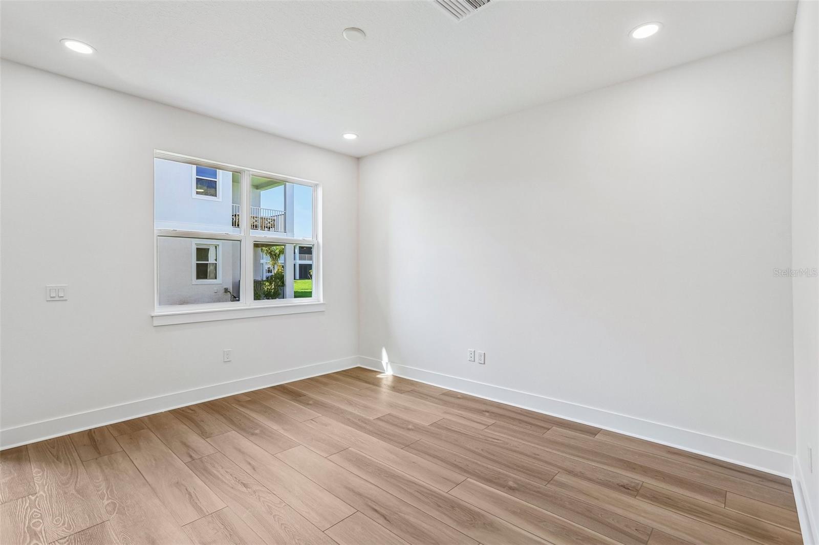 31850 CLOVER FIN CT — photo 15