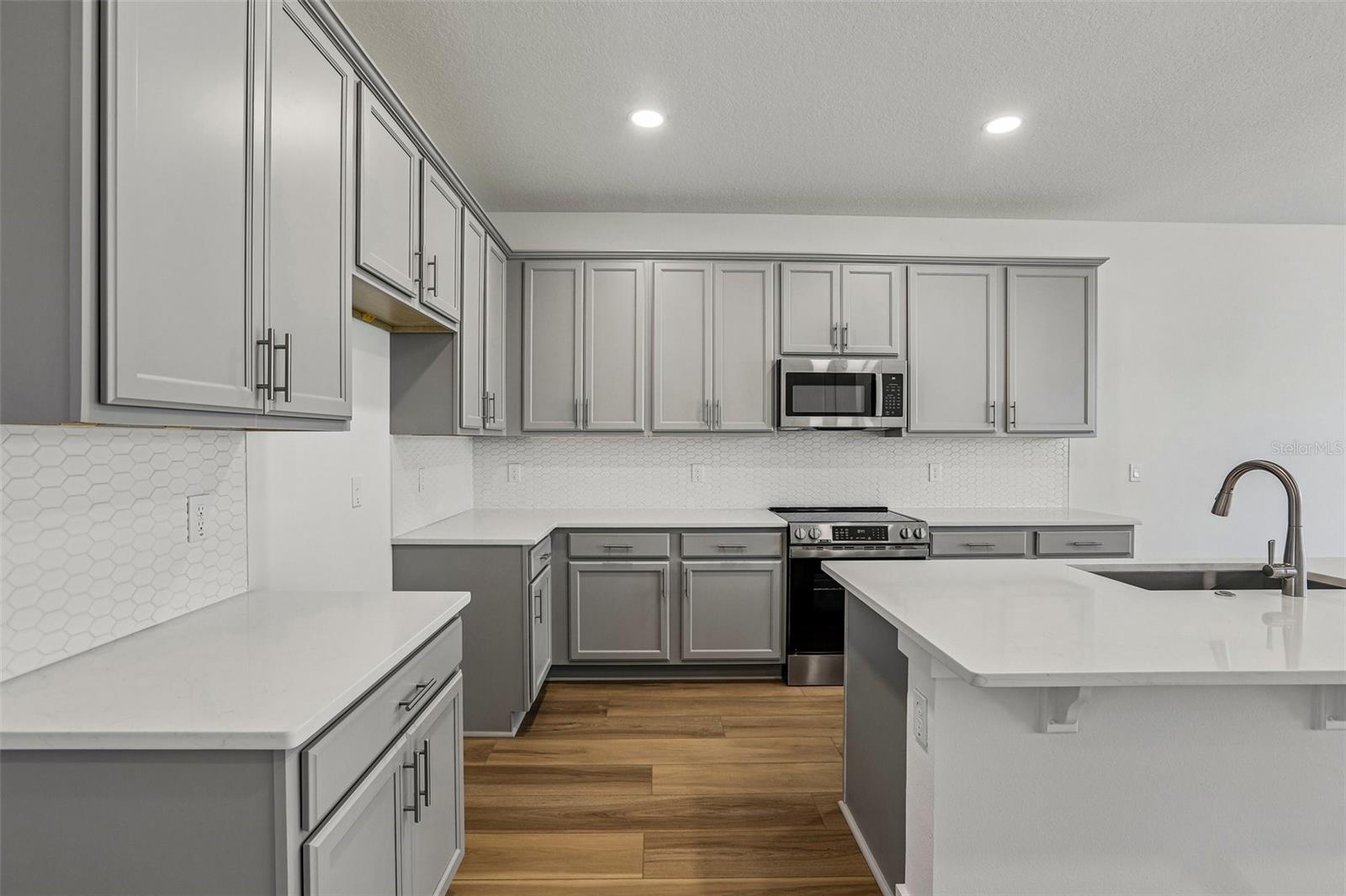 31850 CLOVER FIN CT — photo 2