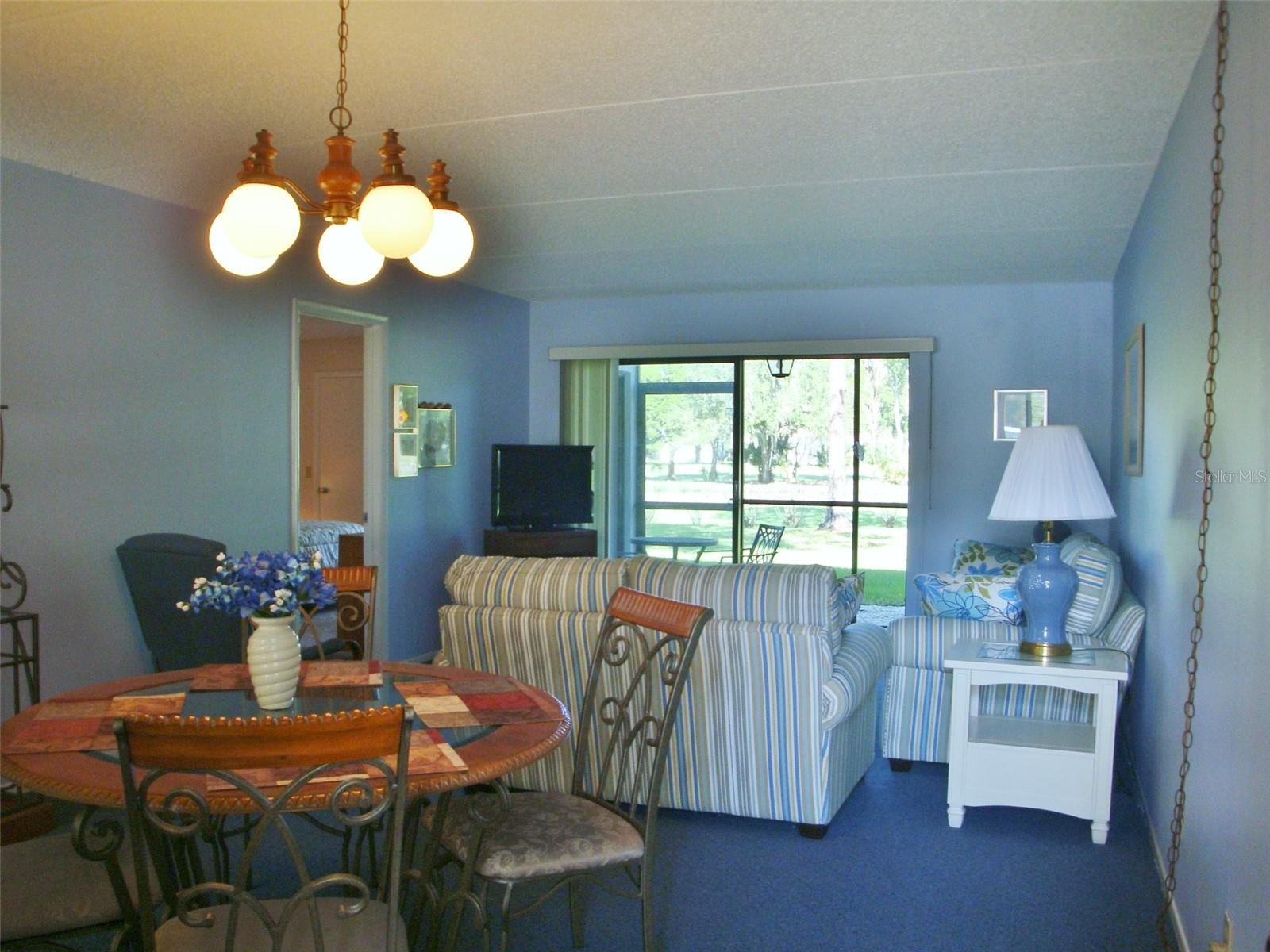 111 E CYPRESS CT #111 — photo 4