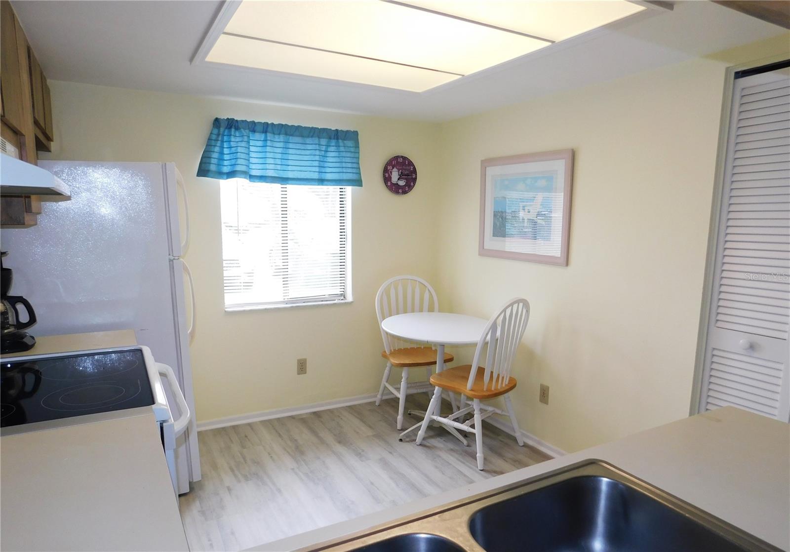 111 E CYPRESS CT #111 — photo 9