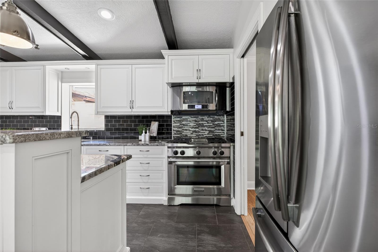 13522 AVISTA DR — photo 32