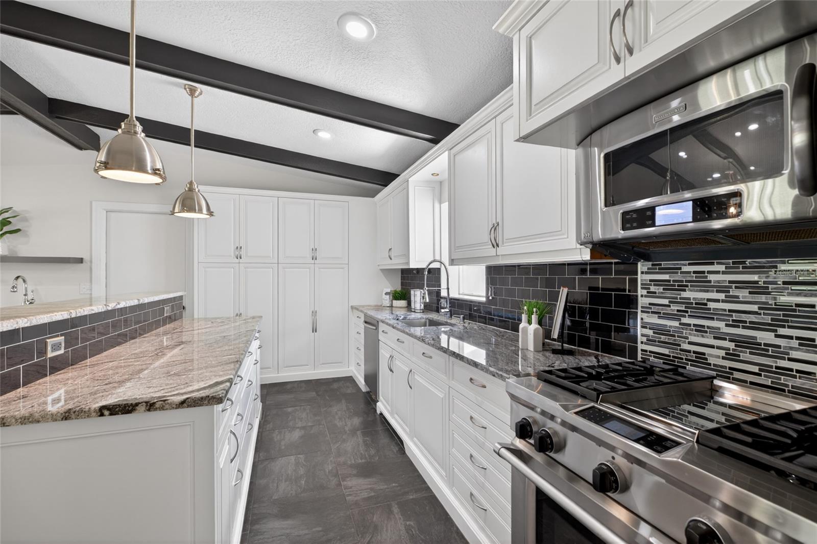 13522 AVISTA DR — photo 28
