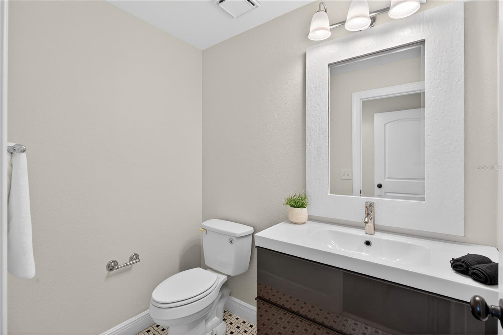 13522 AVISTA DR — photo 35