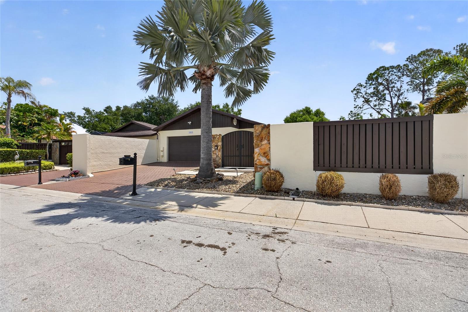 13522 AVISTA DR — photo 57