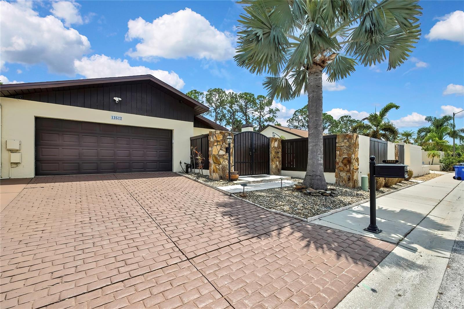 13522 AVISTA DR — photo 2