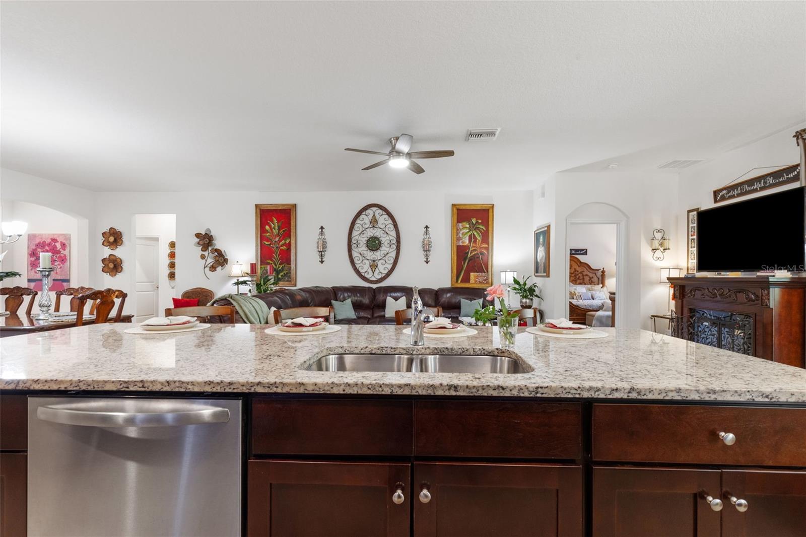 12421 EASTPOINTE DR — photo 28