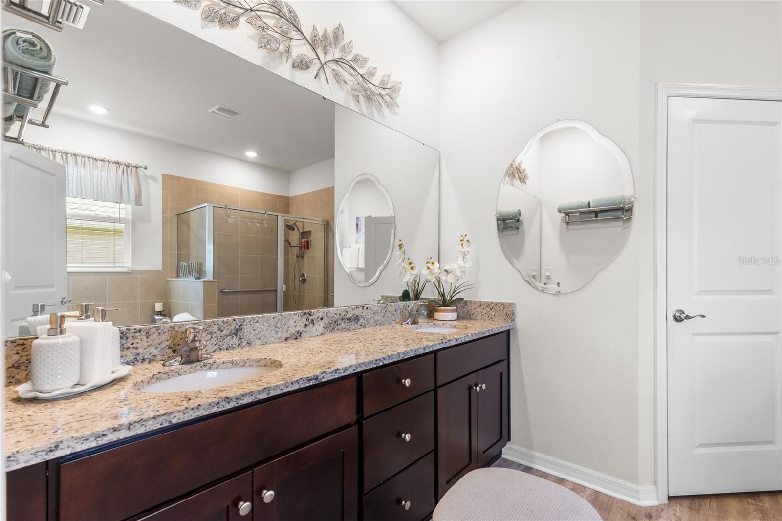 12421 EASTPOINTE DR — photo 40