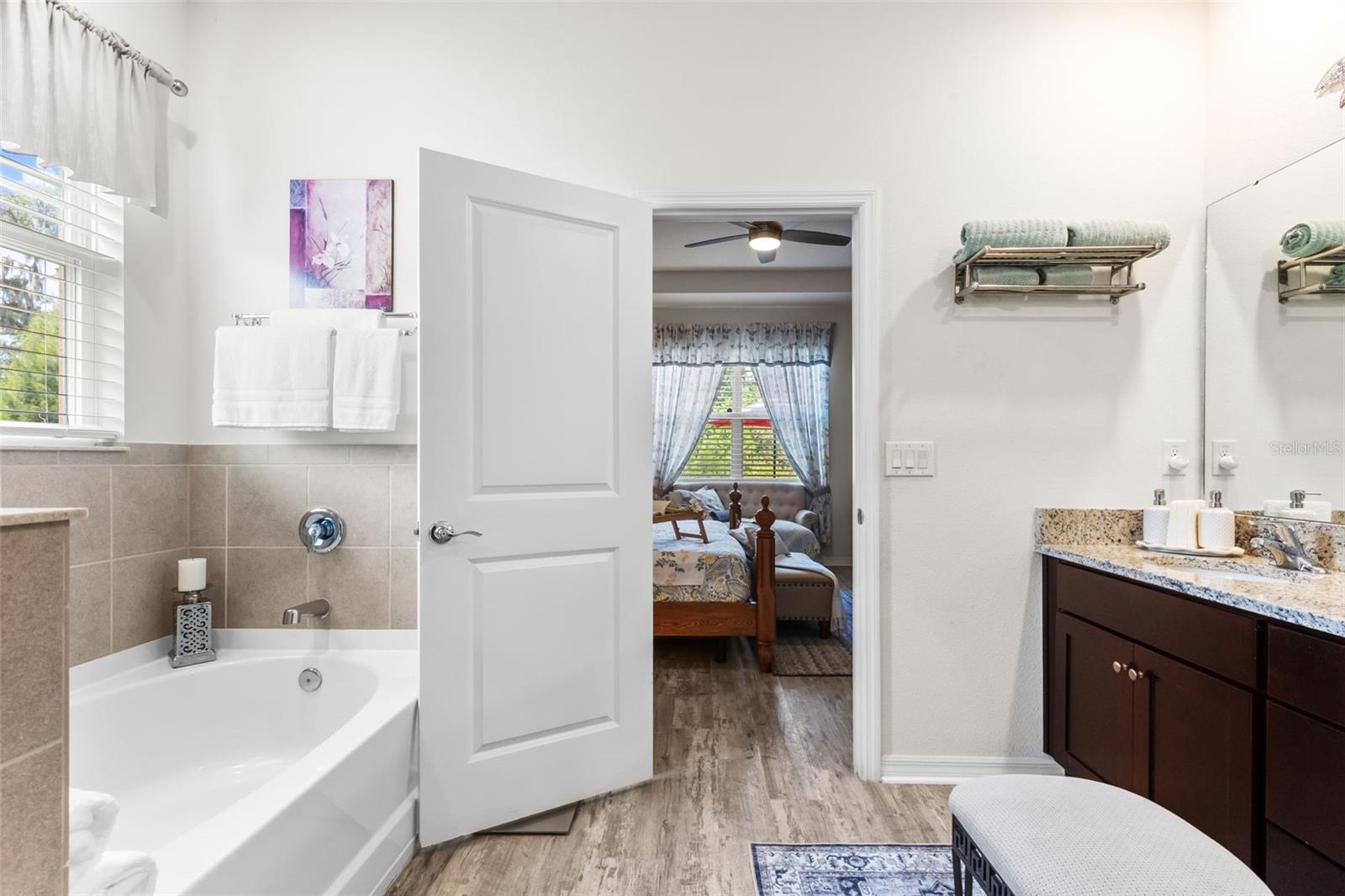 12421 EASTPOINTE DR — photo 42