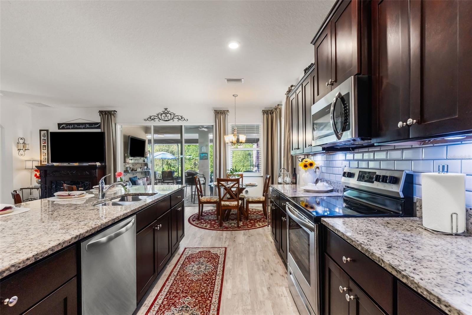 12421 EASTPOINTE DR — photo 27