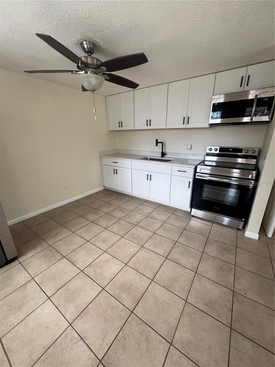 275 PINEAPPLE ST #B — photo 2