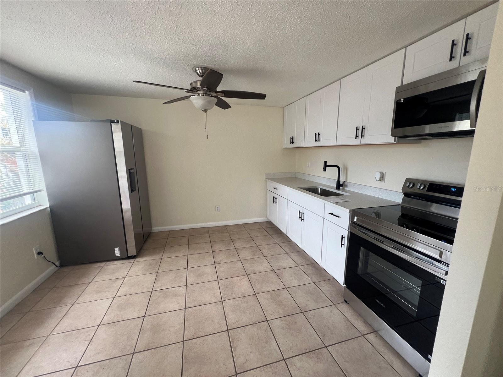 275 PINEAPPLE ST #B — photo 3