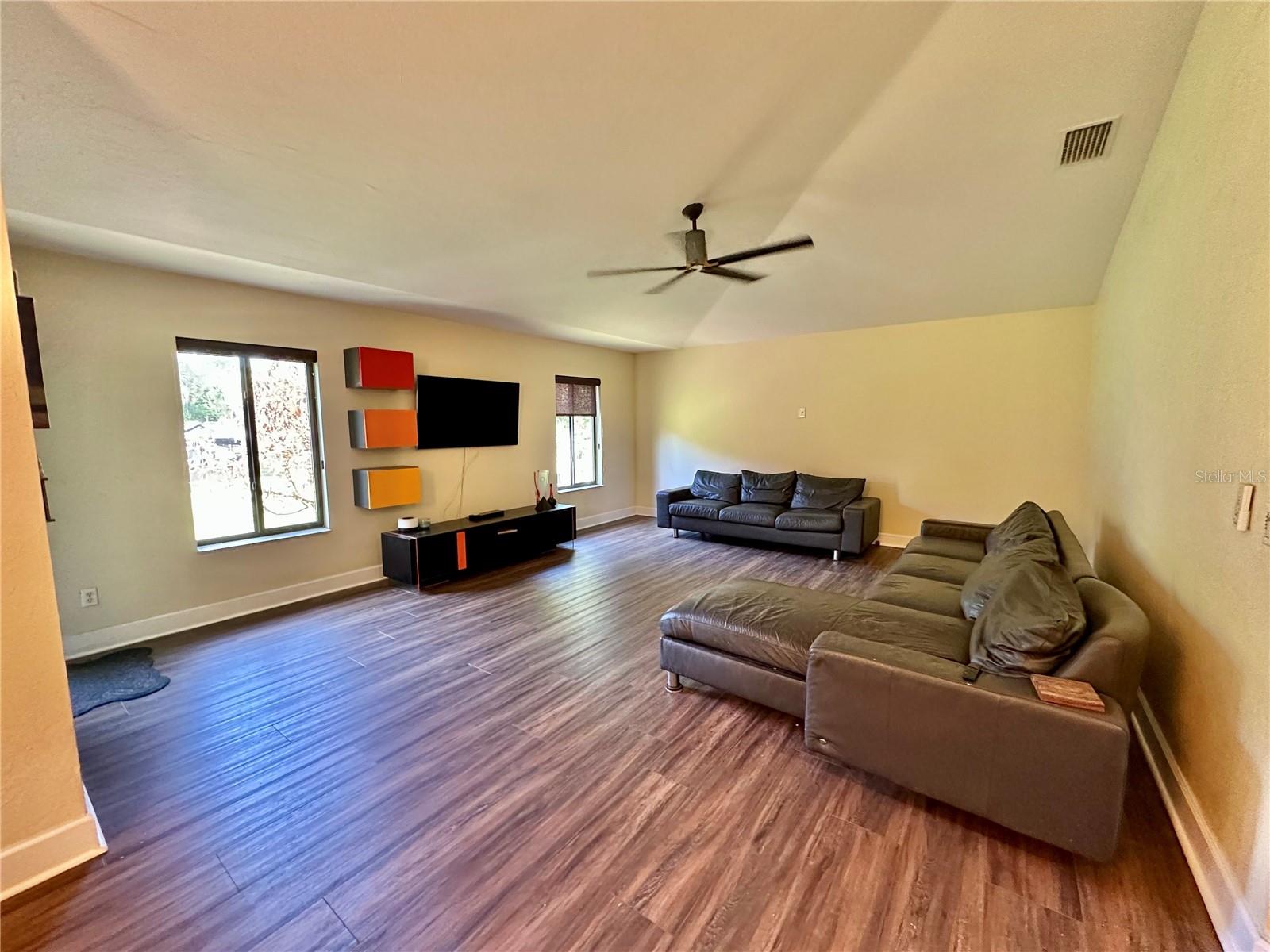 7759 ESTATES DR — photo 14