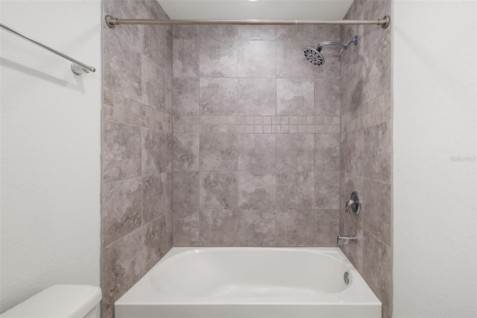 1306 GRANTHAM DR — photo 33