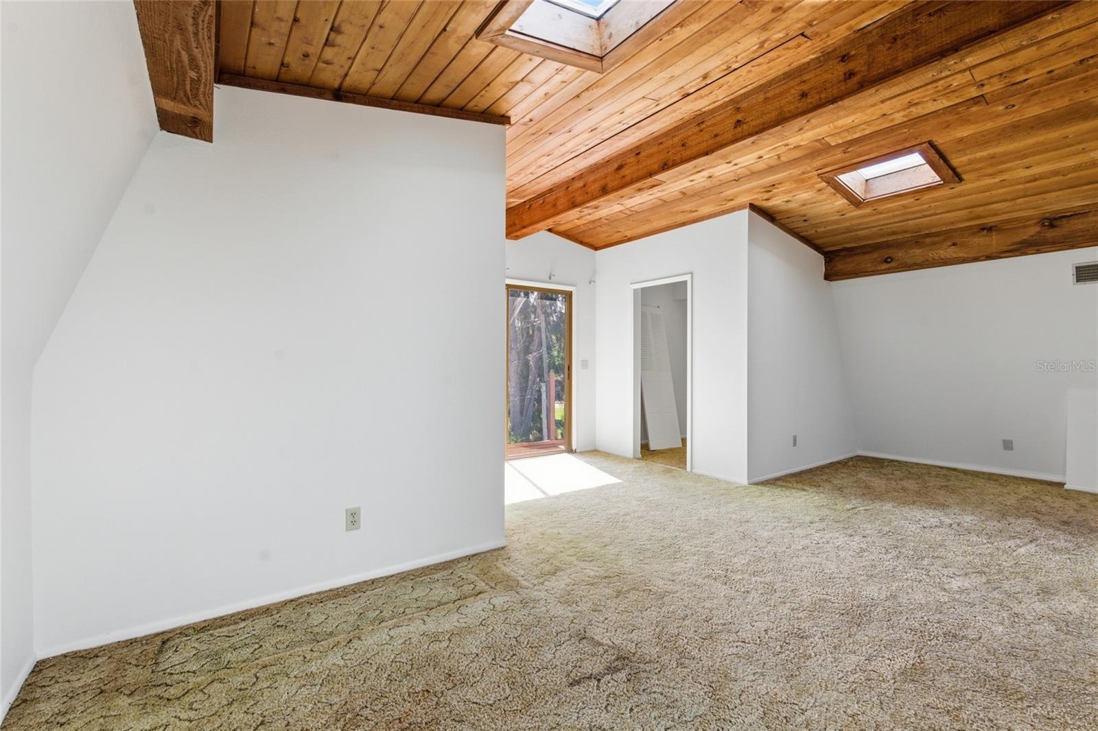 8221 RIVERSIDE DR NE — photo 19