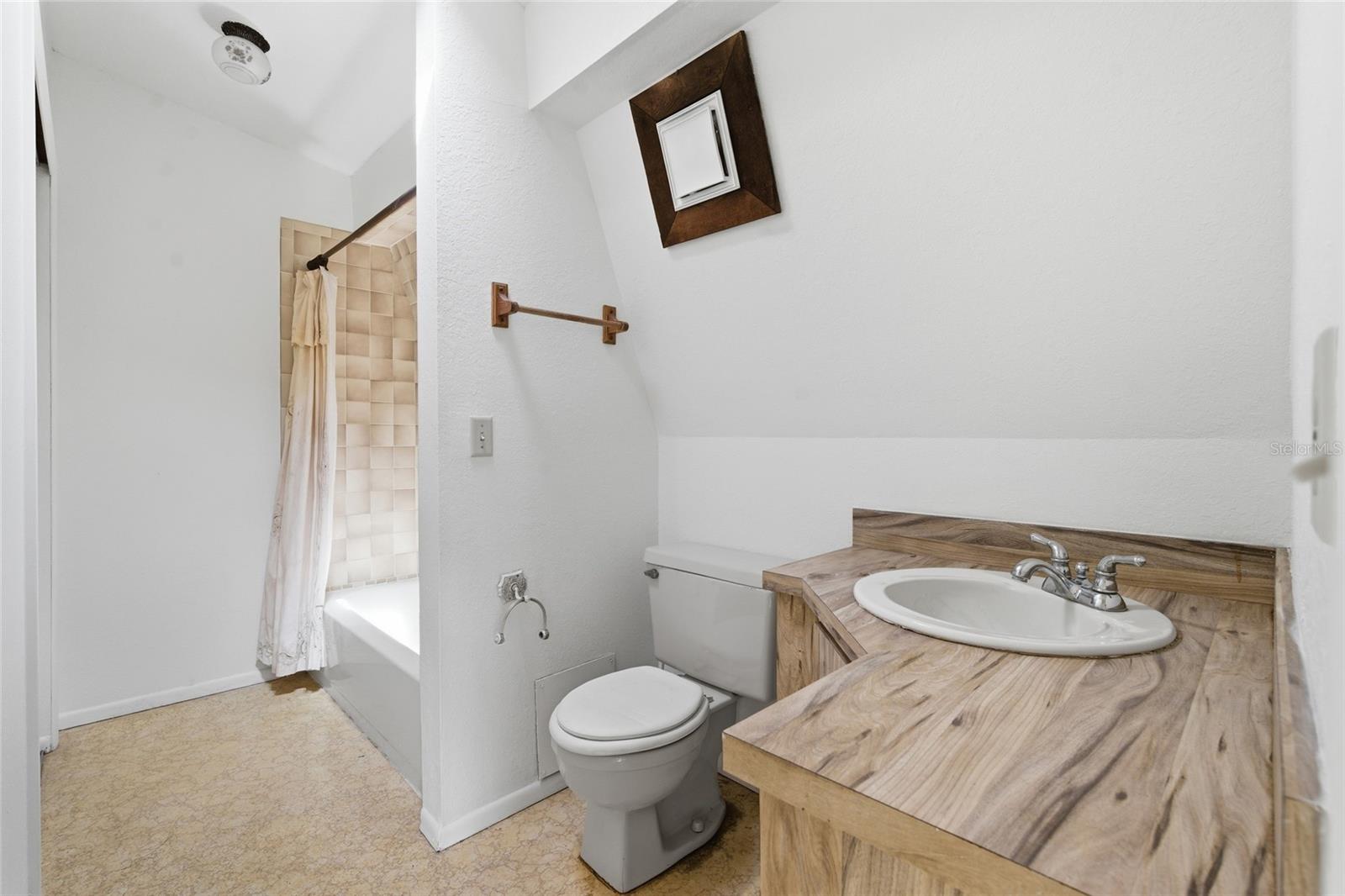 8221 RIVERSIDE DR NE — photo 28