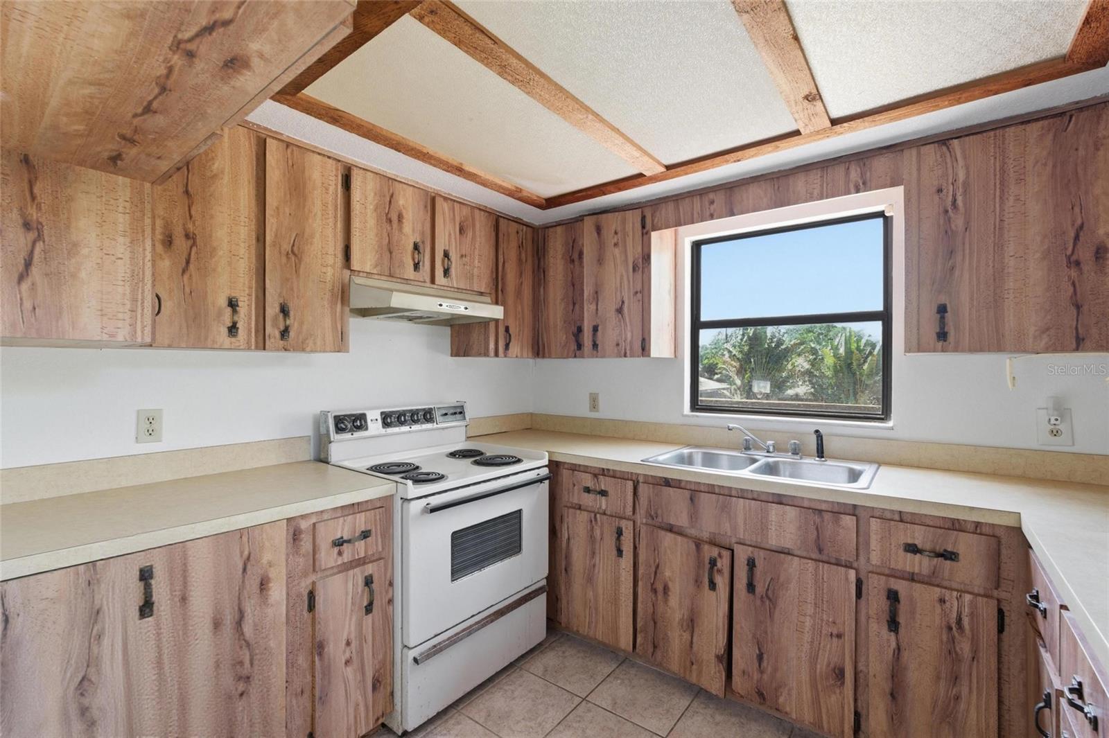 8221 RIVERSIDE DR NE — photo 33