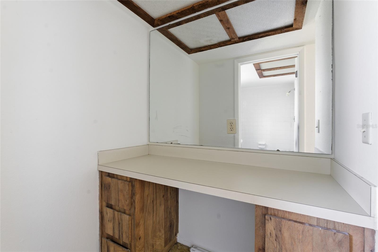 8221 RIVERSIDE DR NE — photo 18