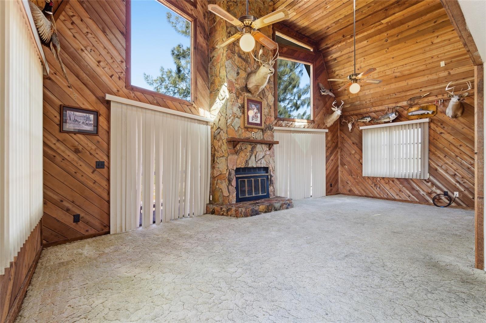 8221 RIVERSIDE DR NE — photo 4