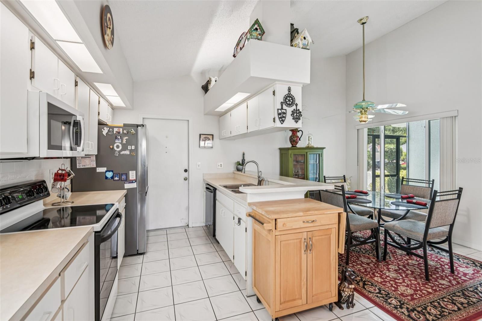 214 LINGER LN — photo 15